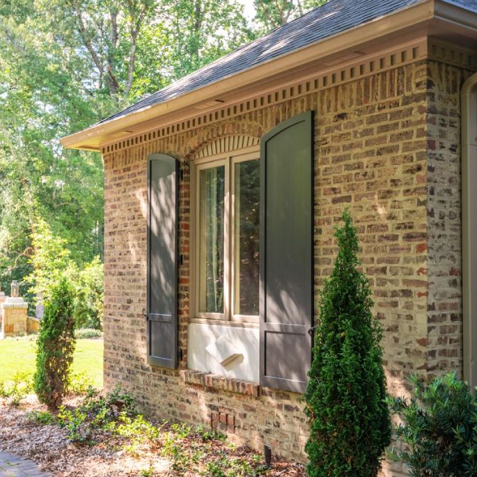 paneled-shutters-blogImg-1