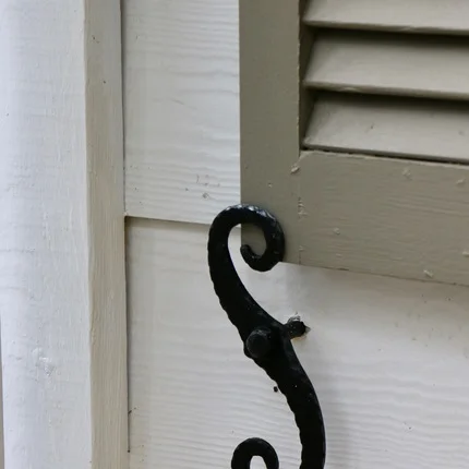 S-Holdbacks with Latch