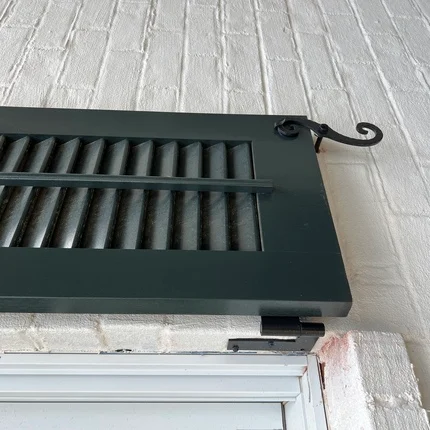 S-Holdbacks with Latch