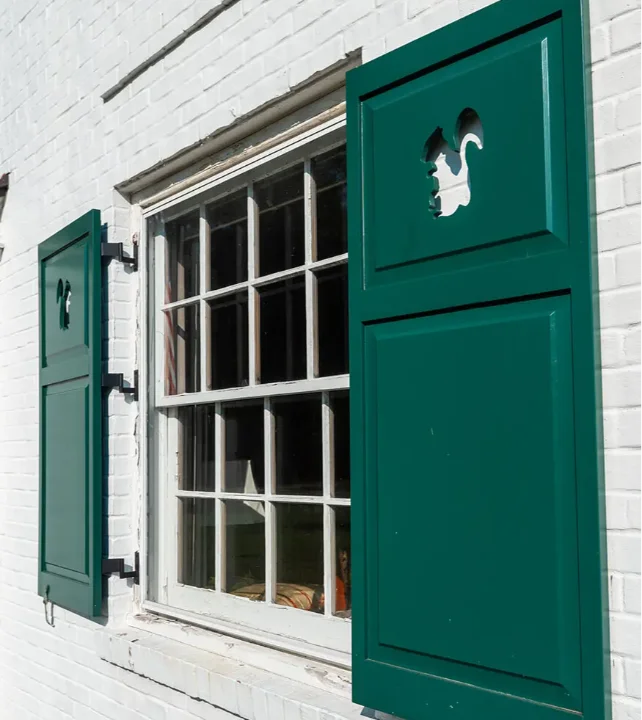 Standard Paneled-2 Sections Cottage-Squirrel Cutout-Green-4