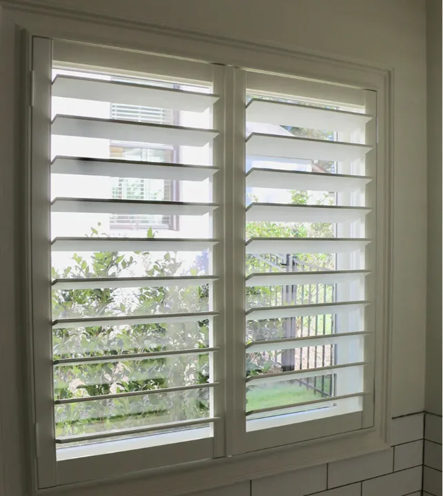 White-Louvered-interior-shutters-(Auburn-East-Lake)15
