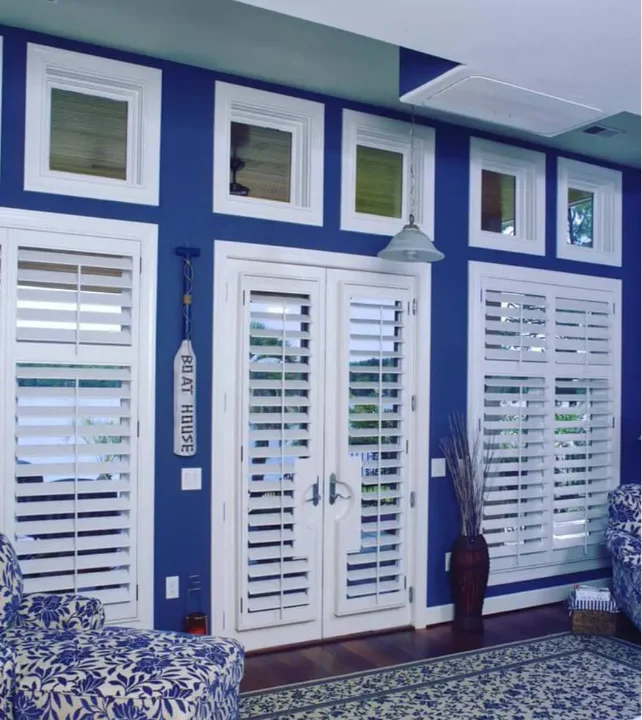 White-Moveable-Louvered-interior-doors-and-windows-in-blue-boat-house