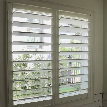 White-Louvered-interior-shutters-(Auburn-East-Lake)15
