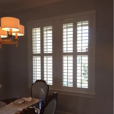 plantation.interior.white.dining.window
