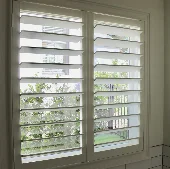 White-Louvered-interior-shutters-(Auburn-East-Lake)15